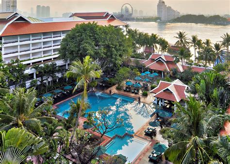 bangkok hotels on the river.